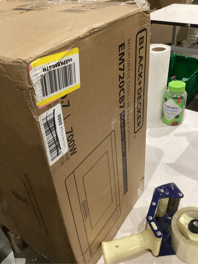 Condition photo showing Good Condition for BLACK+DECKER EM720CB7 Digital Microwave Oven with Turntable Push-Button Door, Child Safety Lock, 700W, Stainless Steel, 0.7 Cu.ft 0.7 cu. ft.