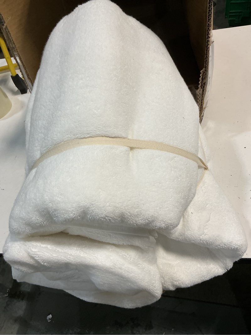 Condition photo showing Good Condition for quince turkish ultra plush bath sheet (set of 2), one size, white
