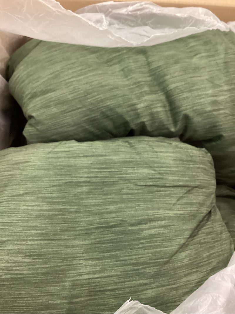 Condition photo showing Good Condition for Bedsure Queen Comforter Set - Dark Green Soft Bedding for All Seasons, Cationic Dyed Bed Set, 3 Pieces, 1 Queen Size Comforter (90"x90") and 2 Pillow Shams (20"x26"+2") Queen 12 - Dark Green
