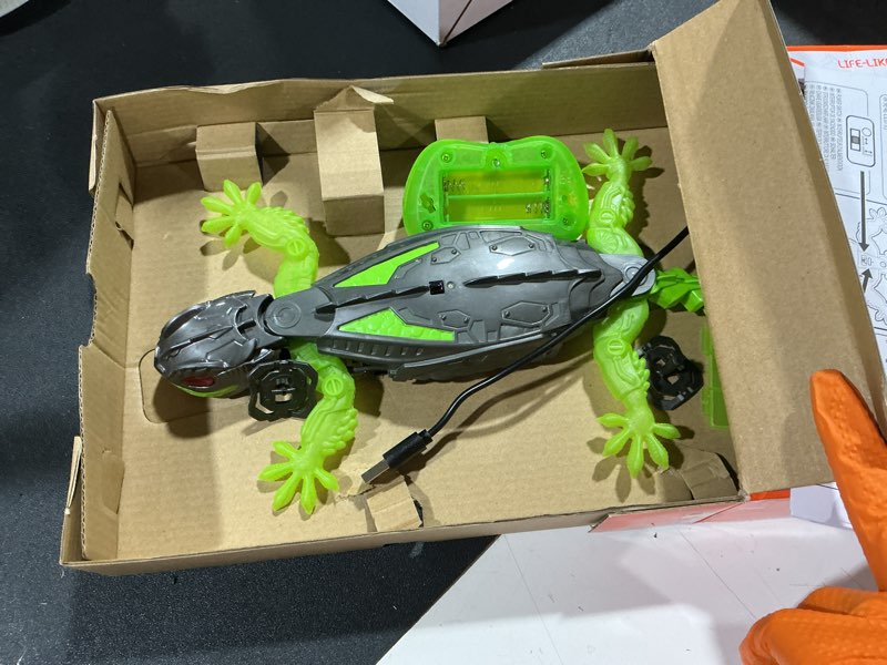 Condition photo showing Good Condition for hex bots wall crawler gecko with official wall climber technology, rechargeable remote control robot kids toys, prank toys for boys & girls ages 4 & up gecko rc (original)