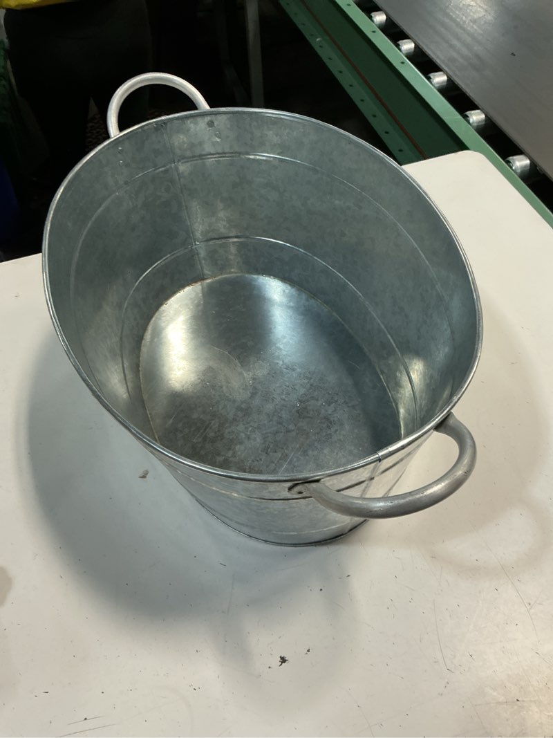 Condition photo showing Good Condition for tablecraft galvanized oval beverage tub, 5.5 gallons galvanized tub 5.5 gallon