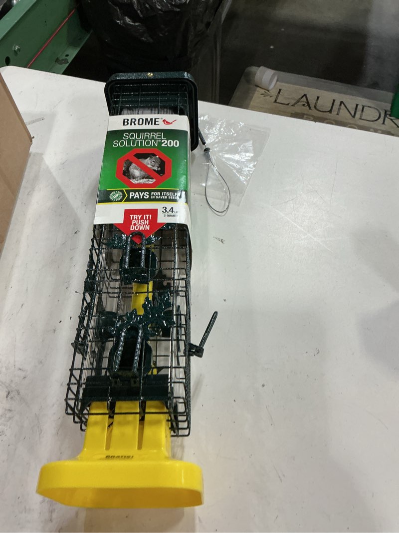 Condition photo showing Good Condition for squirrel solution200 squirrel-proof bird feeder w/6 feeding ports, 3.4-pound seed capacity, free seed funnel