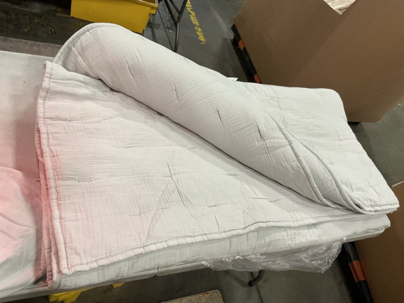 Condition photo showing Good Condition for quince organic airy cotton gauze dream quilt full/queen mist
