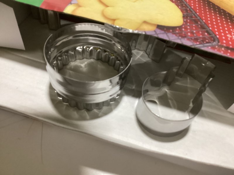 Condition photo showing Good Condition for Daily Use and Christmas Cookie Biscuit Cutters Set, Cute Mini Stainless Steel Shapes for Baking and Party (4.7in Ball_20pcs-mini)