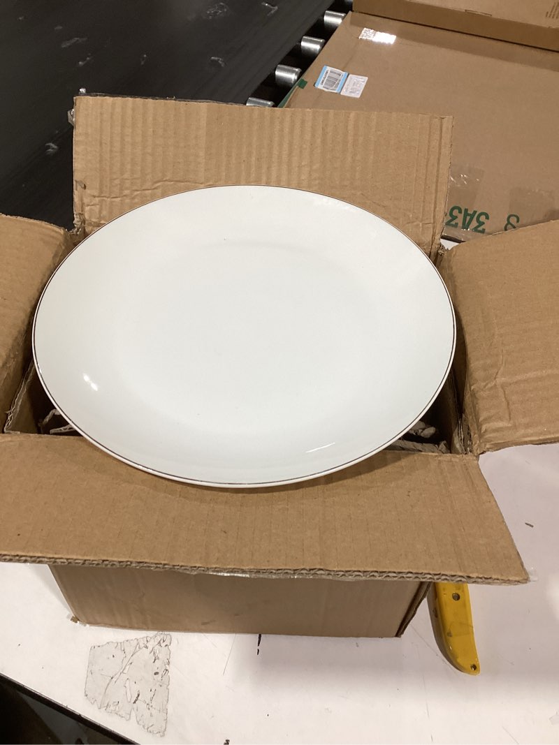 Condition photo showing Good Condition for BTaT- White Porcelain Dinner Plates, Set of 12, 10.5" Gold Rimmed, Classic Style, Formal Dining White with Gold rim 10.5 inch, Set of 12