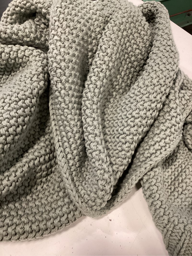 Condition photo showing Good Condition for cotton fisherman throw green