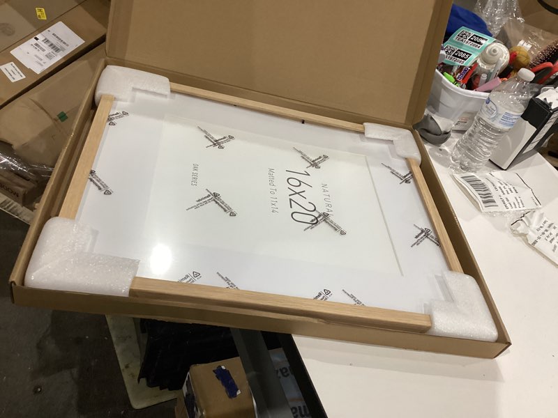 Condition photo showing Good Condition for 16x20 Frames with Mat for 11x14, Natural Solid Oak 16x20 Frame, Lightweight 16 x 20 Picture Frames Wood for Wall, Minimalist 16x20 Poster Frame,16x20 Wood Frame (Single, Oak) 16"x20" - 1pk Oak