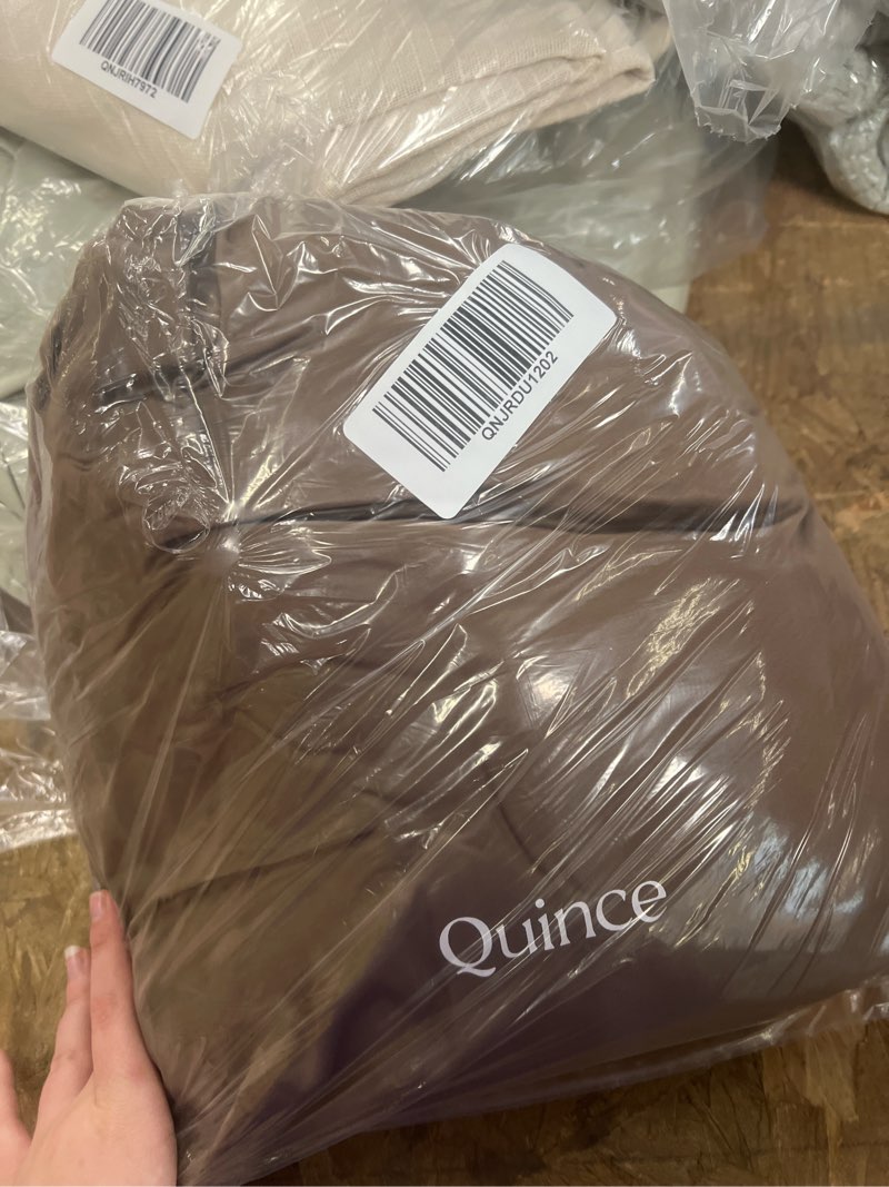 Condition photo showing Good Condition for bamboo duvet cover set, king/cal king, walnut