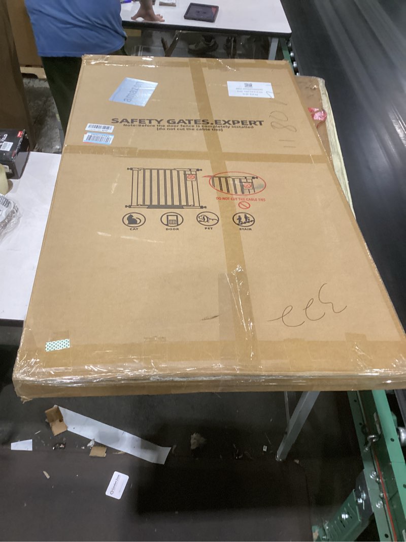 Condition photo showing Good Condition for large baby gate