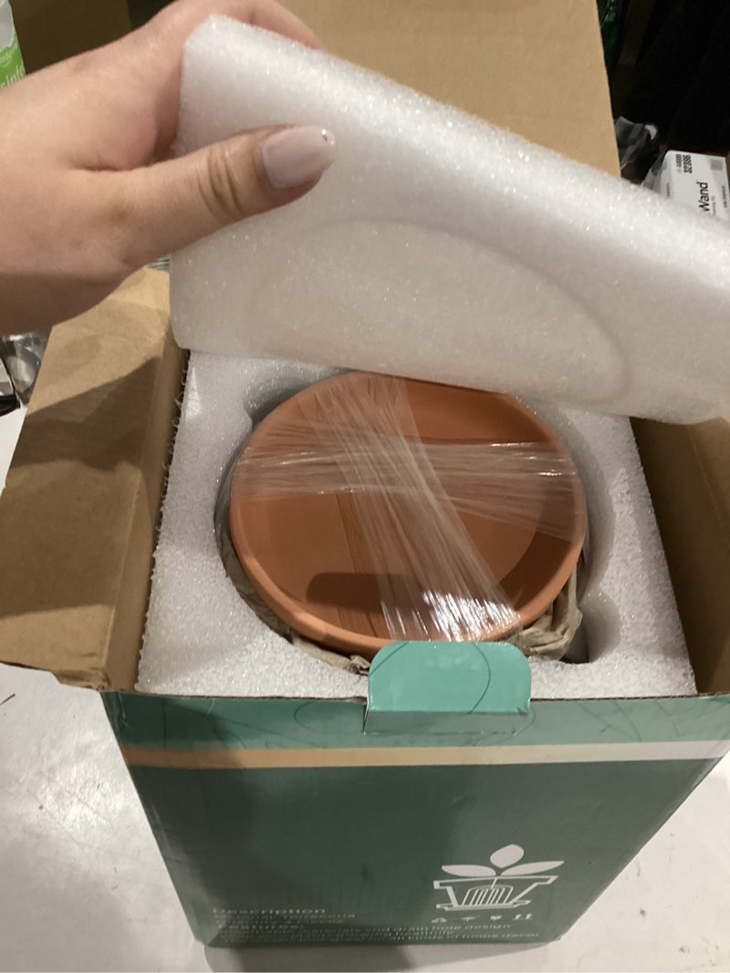 Condition photo showing Good Condition for vensovo 6 Inch Terracotta & Clay Pots for Plant with Saucer - 4 Pack Medium Terra Cotta Planter with Drainage Hole, Flowerpot for Indoor Outdoor Plants, Crafts, Wedding Favor Brown