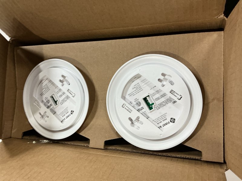 Condition photo showing New/Like New for first alert smi100, battery-operated smoke alarm, 2-pack 2-pack precision detection smi100