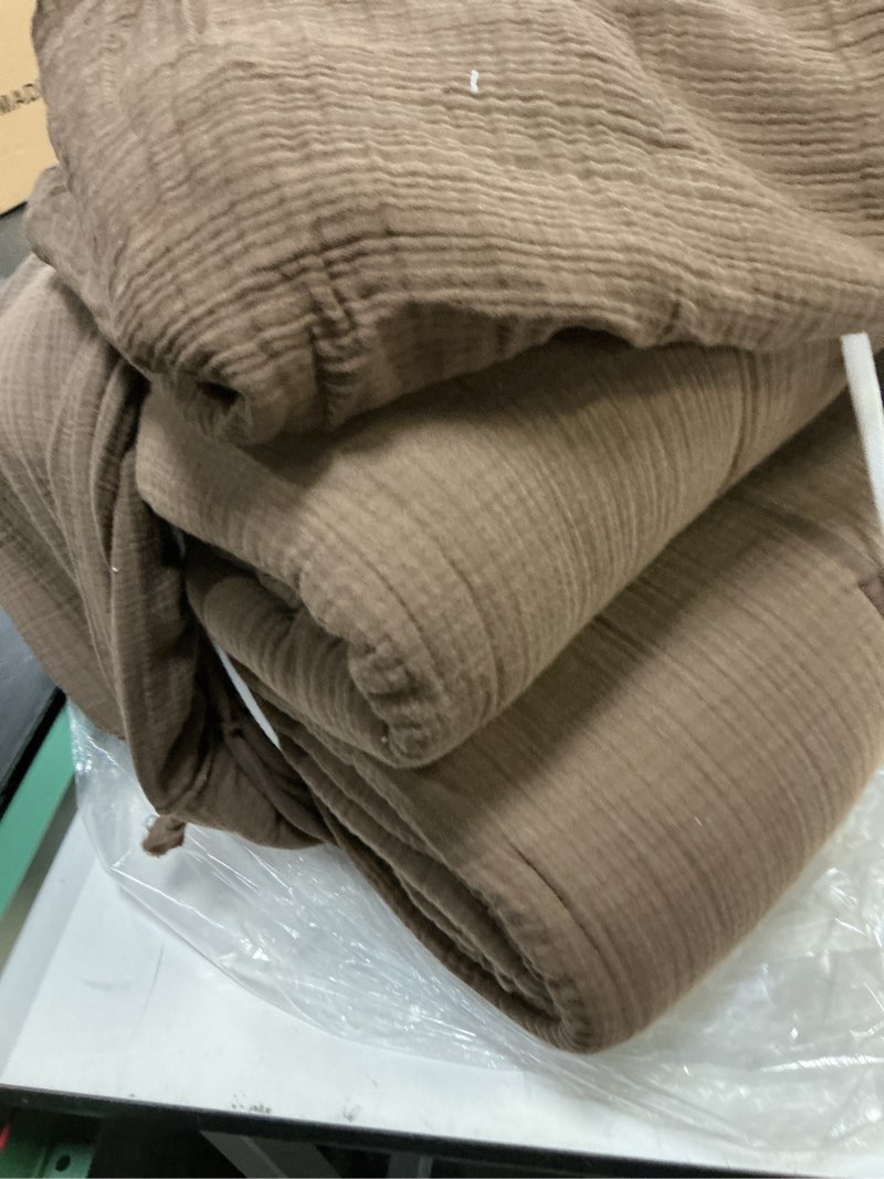 Condition photo showing Good Condition for quince airy organic airy gauze quilt set 3 pieces king cal king chocolate cotton