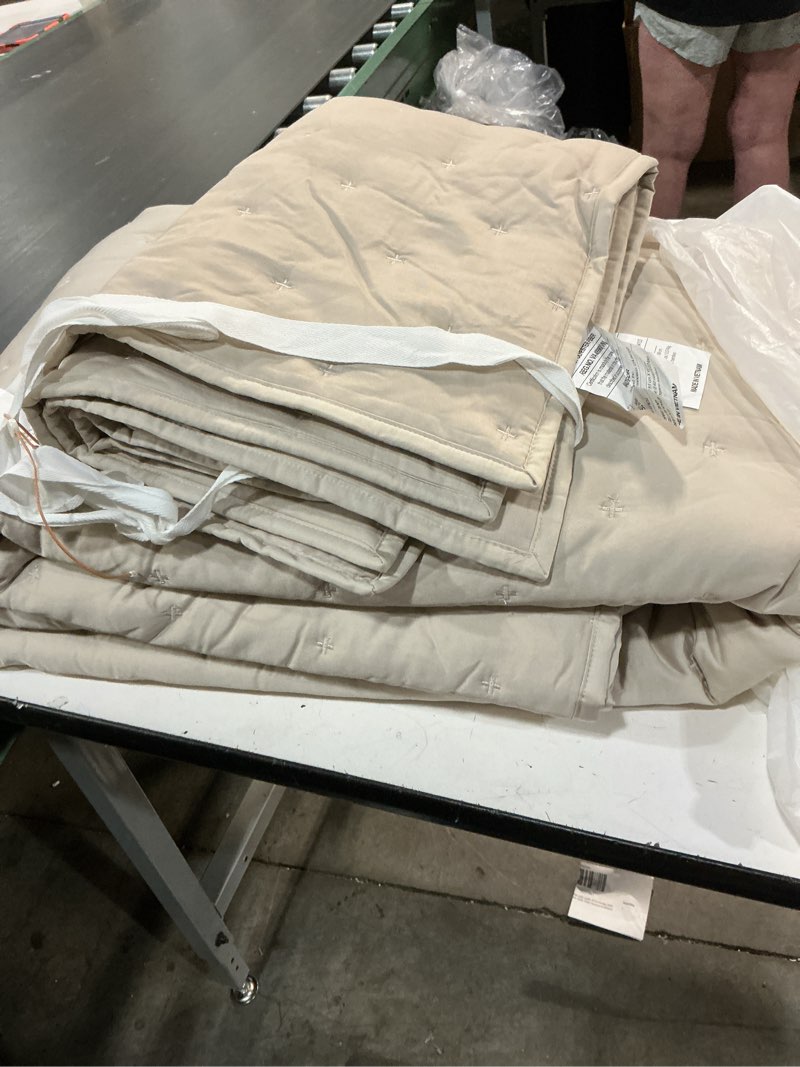 Condition photo showing Good Condition for quince bamboo dream quilt set color: sand size full/queen