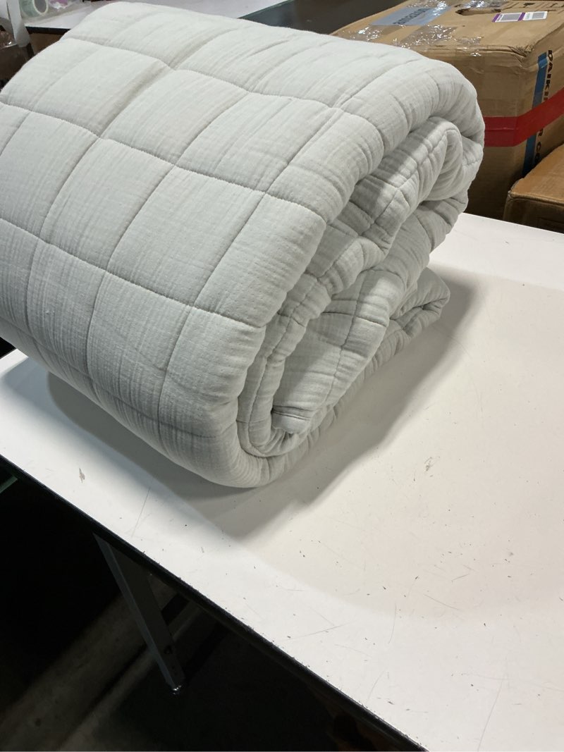 Condition photo showing Good Condition for european linen box quilt king/cal king color mist