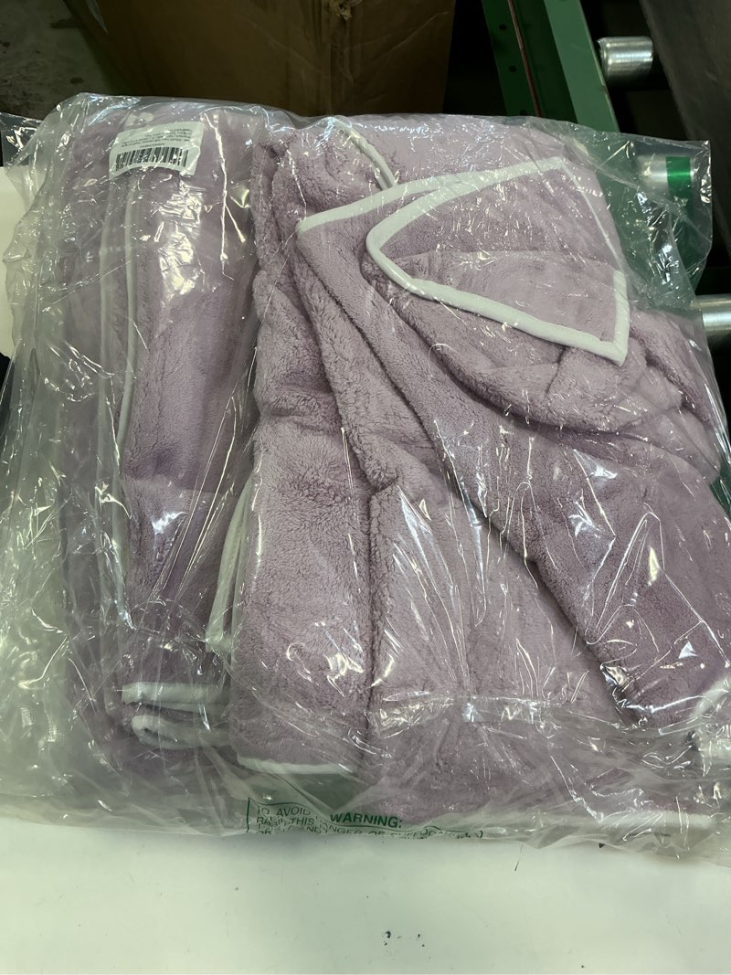 Condition photo showing Good Condition for REDKISS Bath Towels Set of 6 - Oversized Bath Sheets (70 x35 in), 670GSM Ultra Soft & Highly Absorbent, Quick Dry Purple Towel Sets for Bathroom, Spa, Hotel, Gym