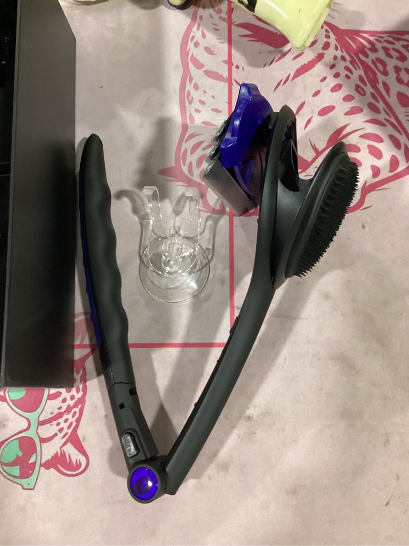 Condition photo showing Good Condition for bakblade 3.0 back shaver – 23" handle – includes 3 extra blade refills – pain-free shave for men