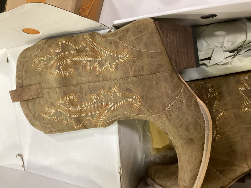 Condition photo showing Good Condition for hisea rollda cowboy boots for women, cowgirl boots, comfortable western boots with pointed toe stitched embroidery for country concert dancing wedding traveling daily outfits 9.5 tan