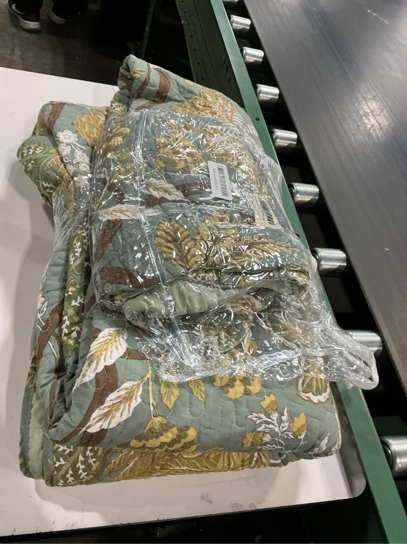 Condition photo showing Good Condition for NEWLAKE Cotton Bedspread Quilt Sets-Reversible Patchwork Coverlet Set, Green Floral Pattern, King Si