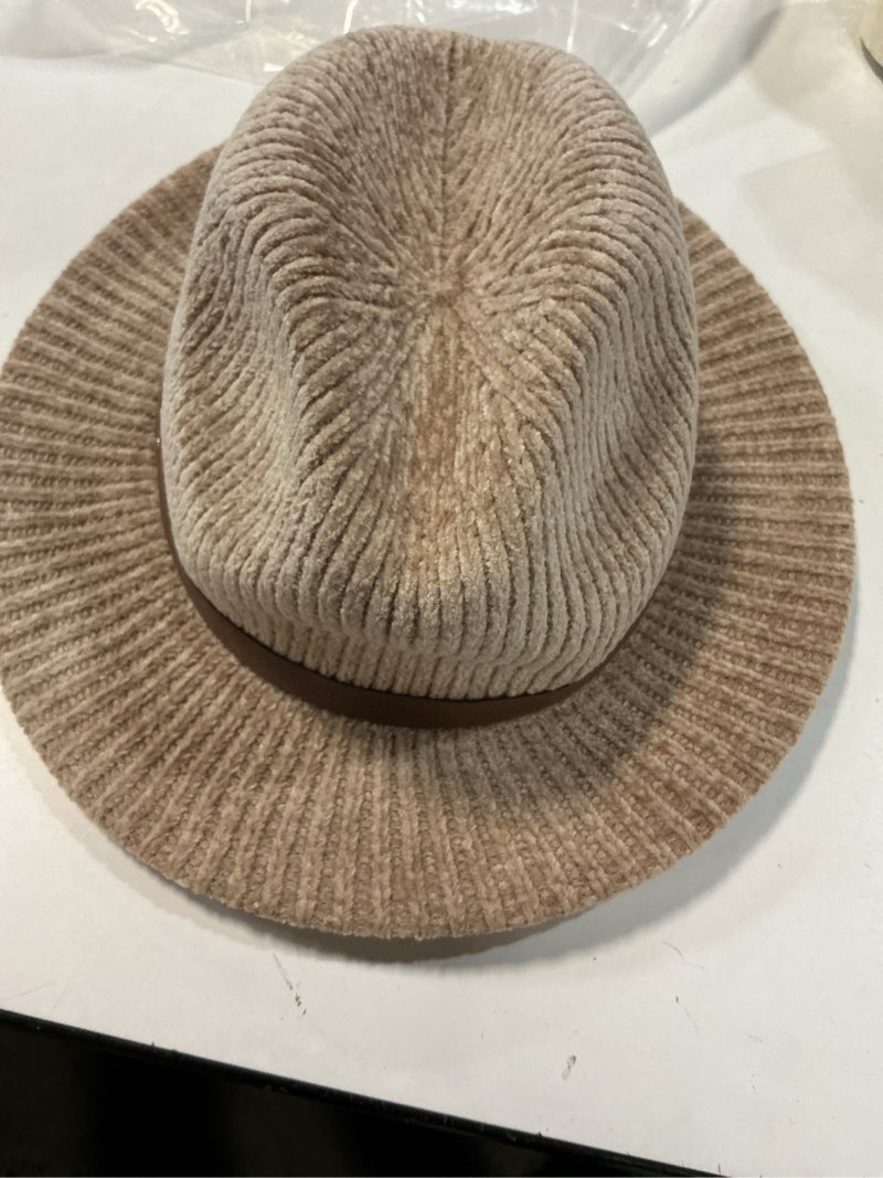 Condition photo showing Good Condition for ctm chenille ribbed knit fedora with hatband (women)