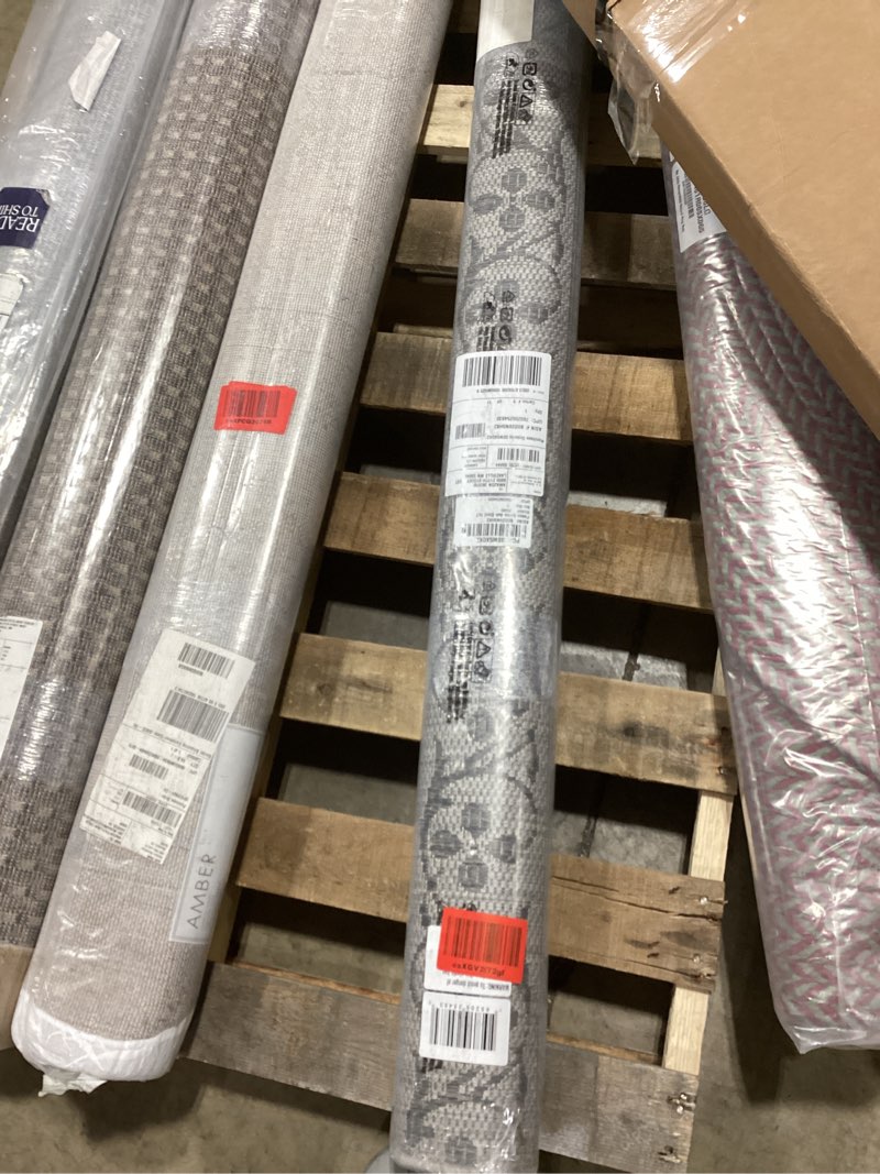 Condition photo showing Good Condition for Gertmenian Indoor Outdoor Area Rug, Classic Flatweave, Washable, Stain & UV Resistant Carpet, Deck, Patio, Poolside & Mudroom, 5x7 Ft Standard, Palm Ginger Leaf, Dark Grey White Palm Ginger Leaf Dark Gray White 5'3\\\" x 7' (Standard)\nSIMILAR NOT EXACT ITEM 