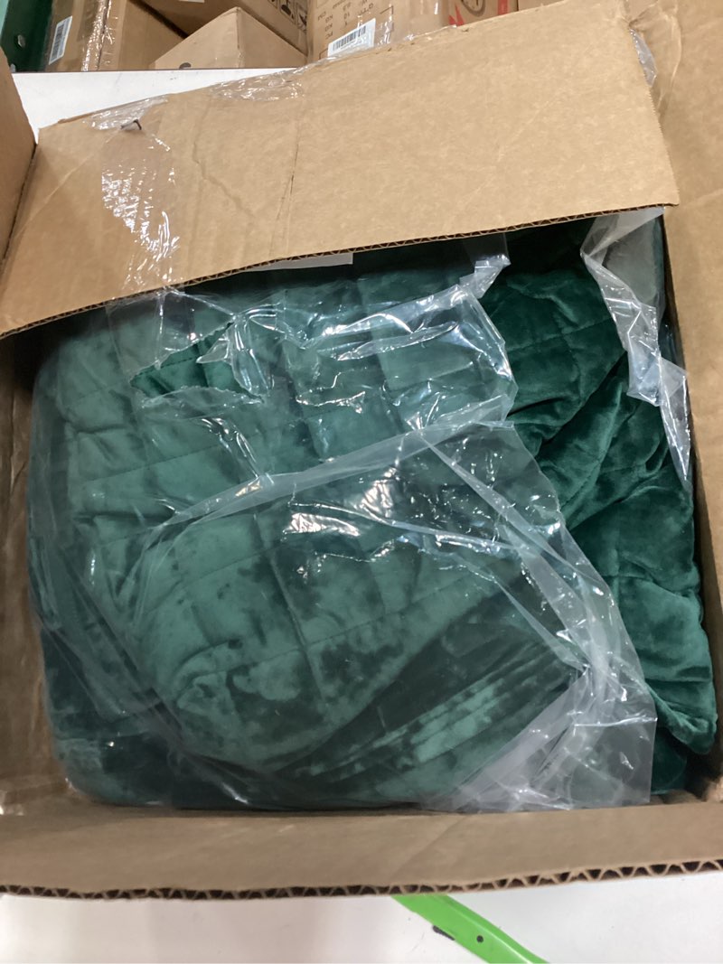 Condition photo showing Good Condition for recyco luxury velvet quilt set full queen size bedding sets, ultra soft velvet comforter set, lightweight channel box stitch oversized bedspread coverlet for all season, with 2 shams, emerald green full/queen (88" x 92") emerald green