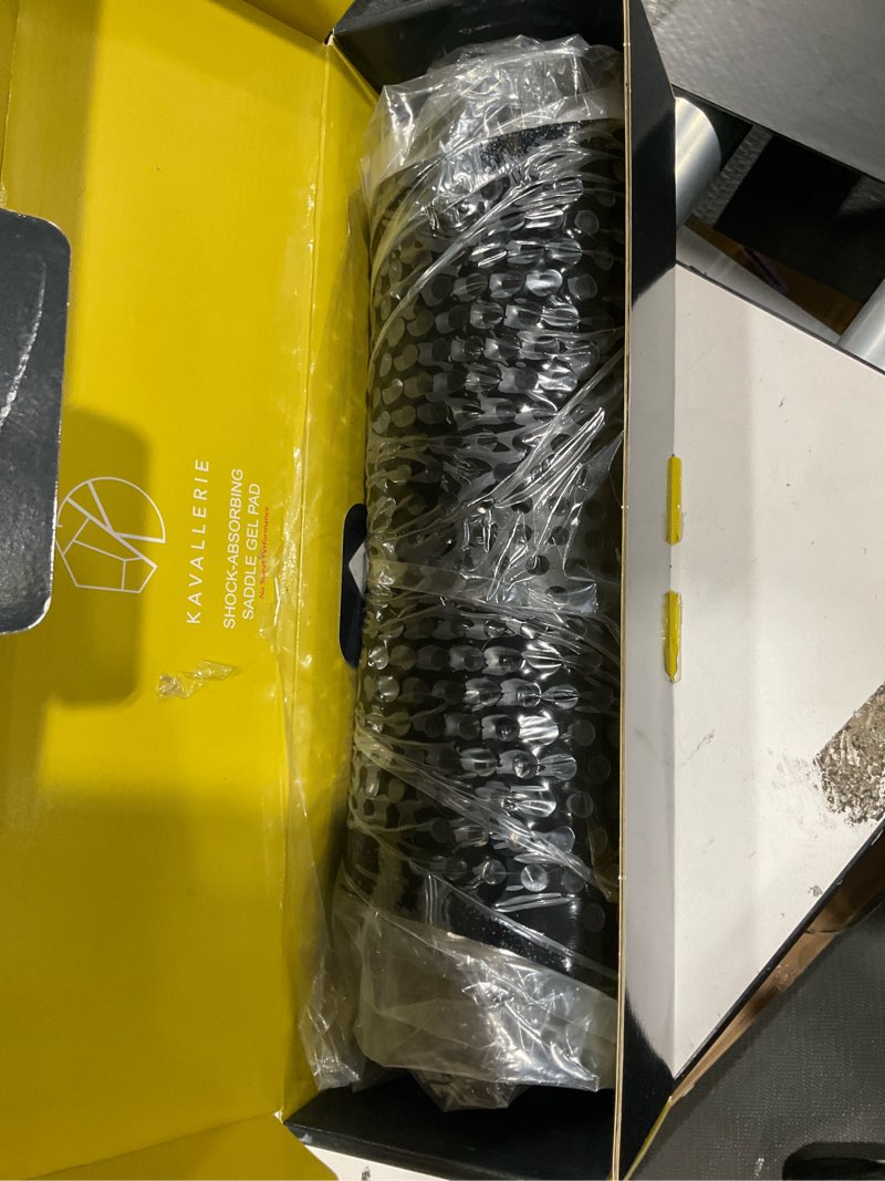 Condition photo showing New/Like New for kavallerie gel saddle pad - helps with saddle bridging, sore back, swayed back, high withers, english bareback pad for horses, perfect for eventing, schooling, dressage, jumping training front riser
