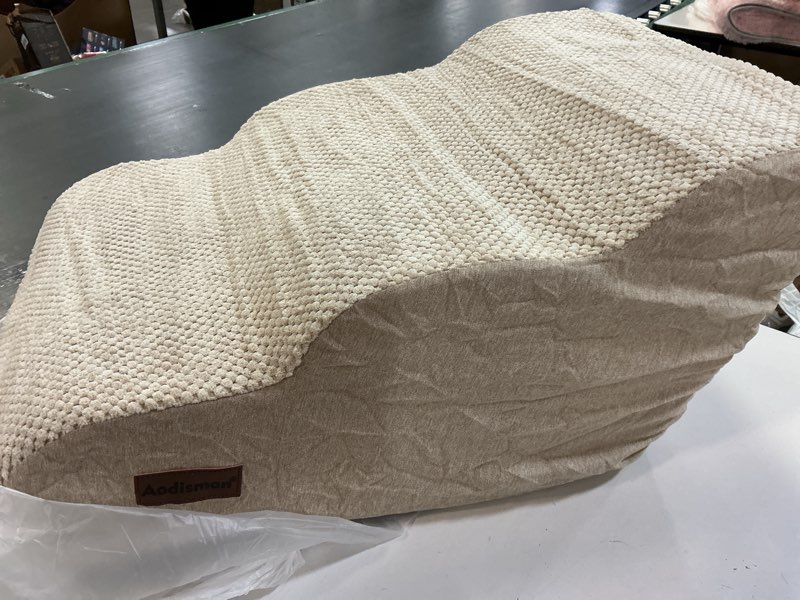 Condition photo showing Good Condition for Dog Ramp and Stairs for Small Dogs & Cats,3-Step Pet Stairs for Couch Sofa and Chair,Indoor Anti-Slip Dog Stairs for Old Cats and Puppy,Beige Beige 3 H15.7"x W15.7"x L22.4"