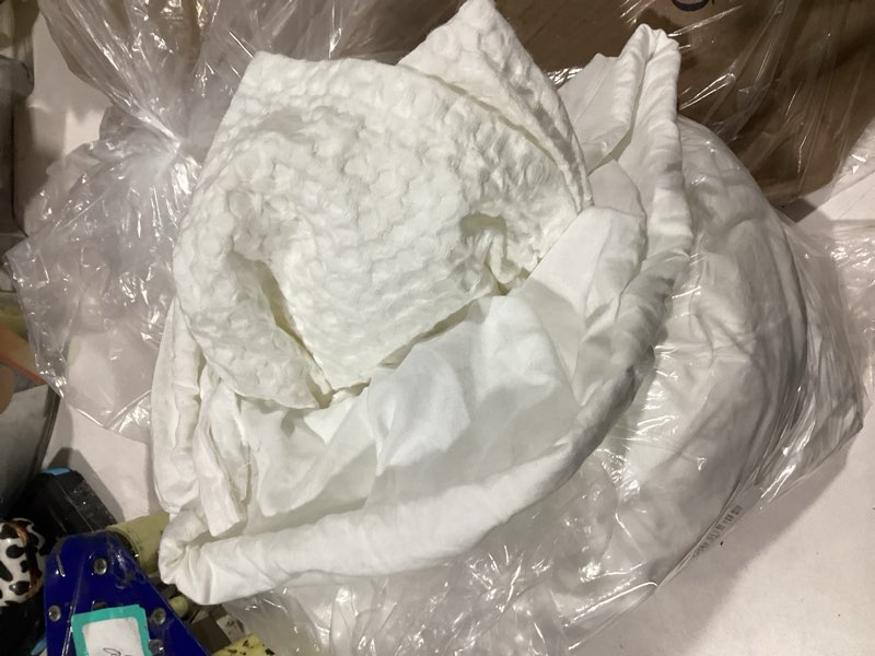 Condition photo showing Good Condition for shower curtain white honey comb quince 