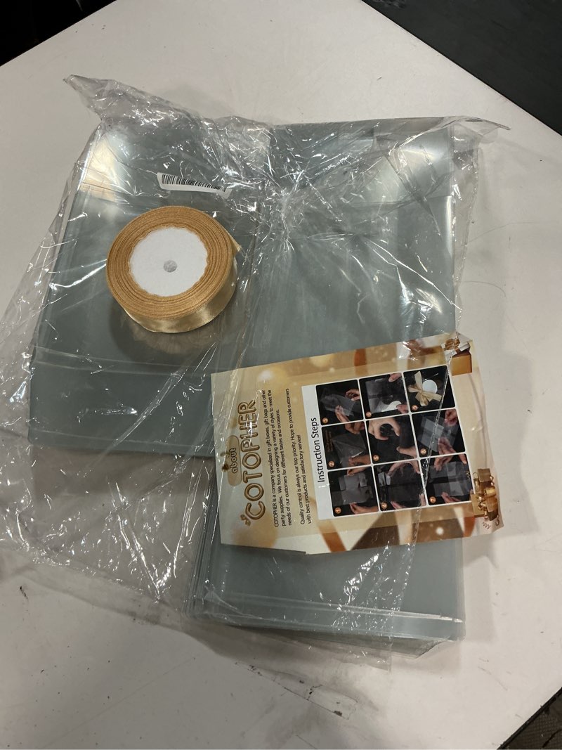 Condition photo showing Good Condition for COTOPHER 35 Pcs Clear Boxes for Favors, 6x6x6 Inches Clear Gift Boxes PET Material Small Cake Boxes Plastic Small Gift Boxes with Lids, 6 Inch Cake Box for Wedding Favors Baby Shower 6x6x6 Inch(Pack of 35)