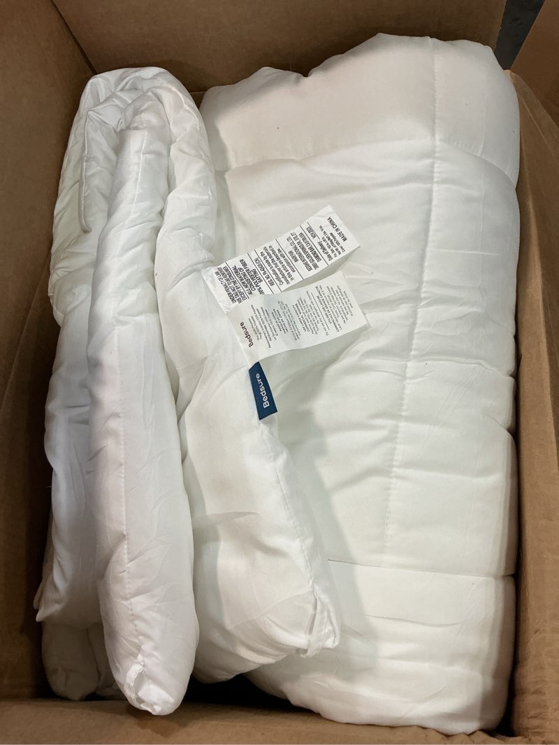 Condition photo showing Good Condition for Bedsure Comforter Duvet Insert - Quilted Comforters King Size, All Season Duvet, GentleSoft Down Alternative Bedding Blanket, with 8 Tabs, Gifts for Women/Men, White, King 90 x 102 Inches White King
