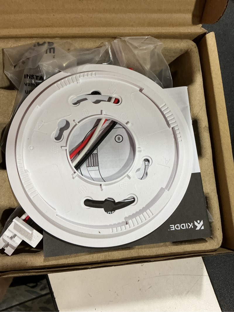Condition photo showing Good Condition for kidde smoke and carbon monoxide detector, hardwired with 10-year battery backup, voice alerts, led status lights, interconnected, 85 db alarm, 5 inches, 30cua10-v, 1 pack