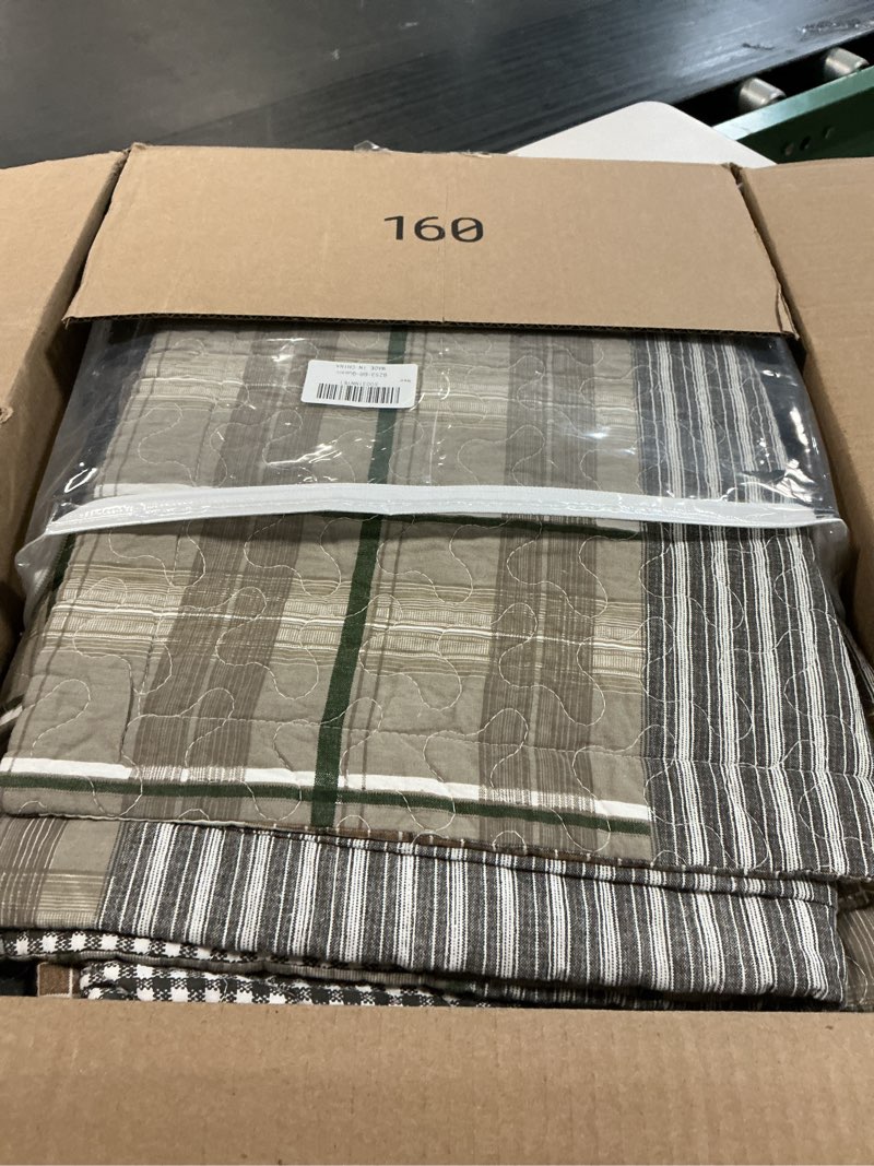 Condition photo showing Good Condition for perhom quilt queen size - 100% cotton lightweight cabin plaid queen quilt bedding set, forest tree brown bear deer patchwork reversible bedspread/comforter set with 2 pillow shams, 3pcs brown/grey(gray)/dark green queen(98"x90")