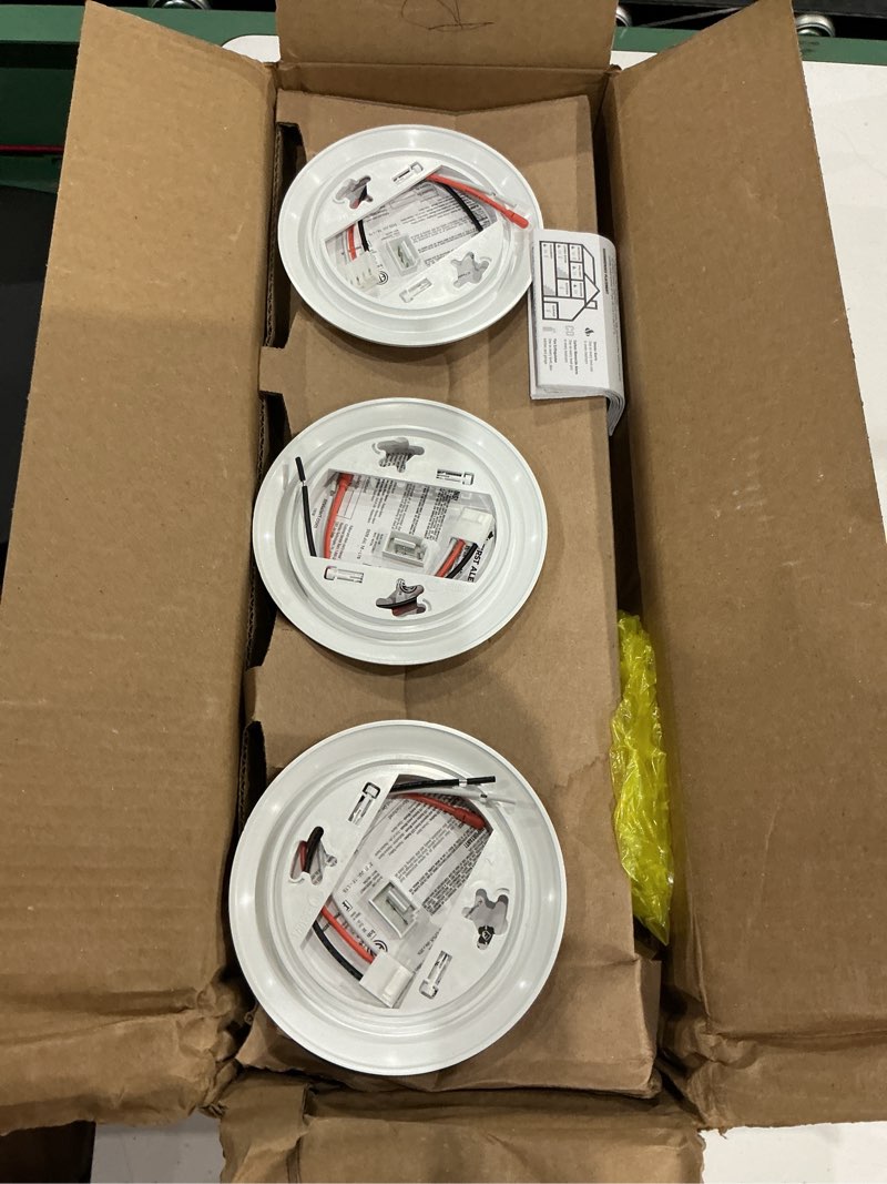 Condition photo showing Good Condition for first alert hardwire smoke alarm with voice alerts | sm100v-ac, aa battery backup, 3pk 3-pack precision detection