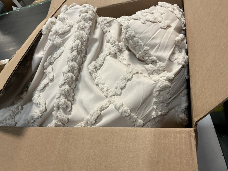 Condition photo showing As Is for bedsure tufted boho comforter set queen size - beige boho bed set, gentlesoft™ 3 pieces farmhouse-style embroidery bedding, gifts for woman, soft jacquard queen comforter for all seasons queen 01 - beige - elegant