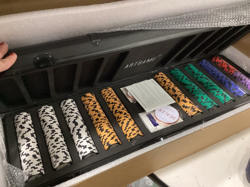 Condition photo showing New/Like New for Artgame 14 Gram Clay Poker Chip Set for Texas Holdâ€™em, 500Pcs Casino Style Chips, with K-Type Aluminum Case and Dealer Buttons.