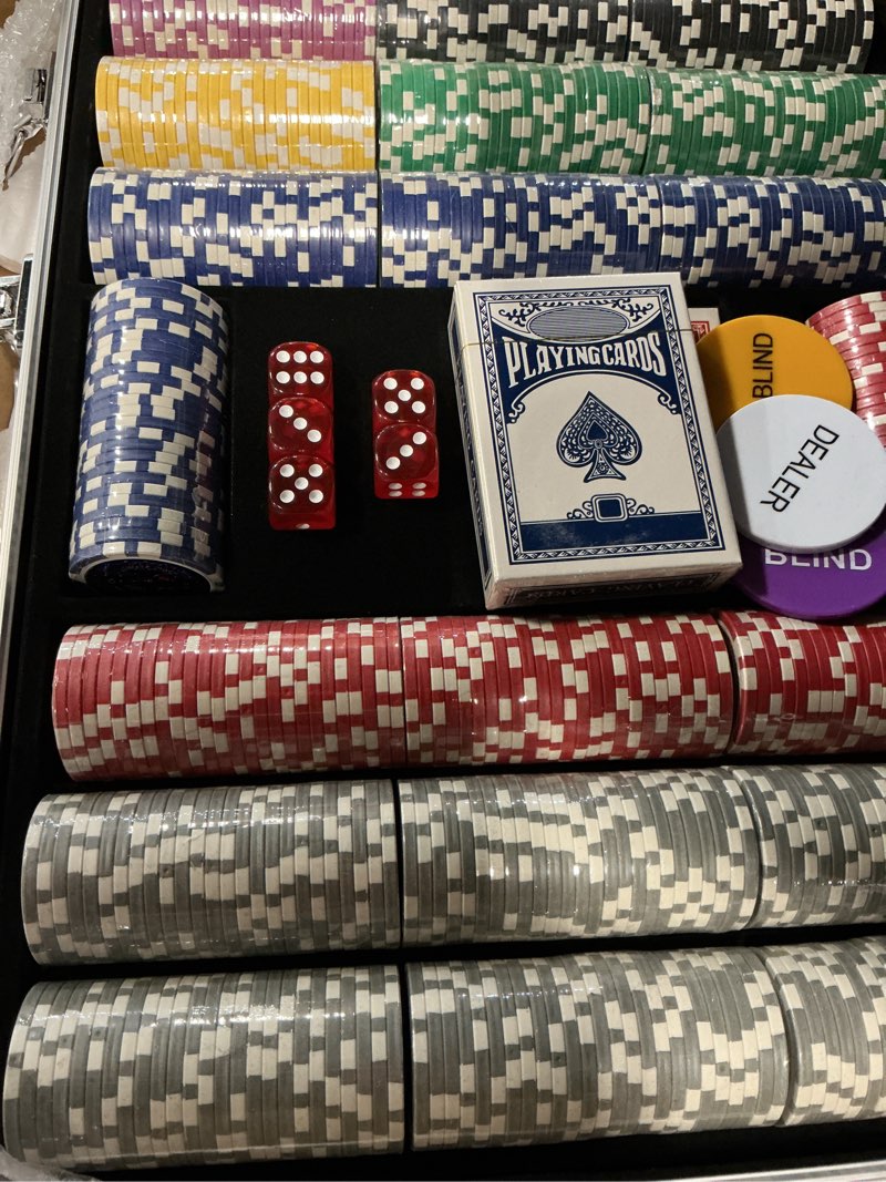 Condition photo showing Good Condition for fat cat 11.5 gram texas hold 'em claytec poker chip set with aluminum case, 500 striped dice chips 500-count