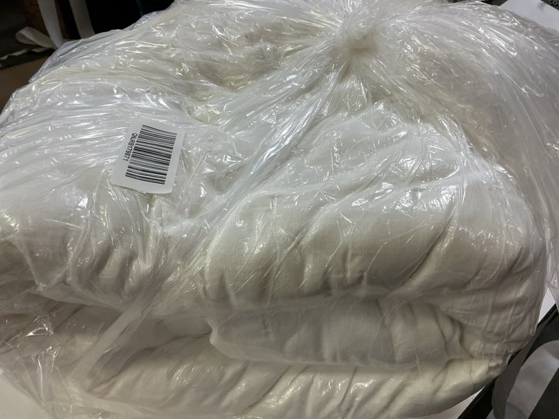 Condition photo showing Good Condition for european linen dream quilt, king/cal king, ivory