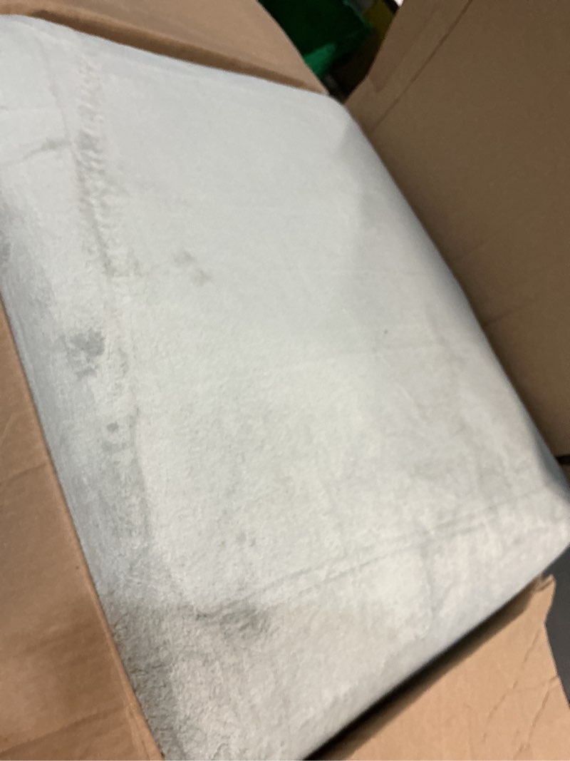 Condition photo showing Good Condition for ACOMOPACK Baby Play Mat for Floor,1.3" Thick Memory Foam Area Rug for Living Room,Soft Velvet Crawling with Non-Slip Bottom for Kid,Toddler,79"×157" Tummy Time Nursery Rugs,Yoga?Light Grey? Light Grey 79"×157"?6'7"×13'1"?