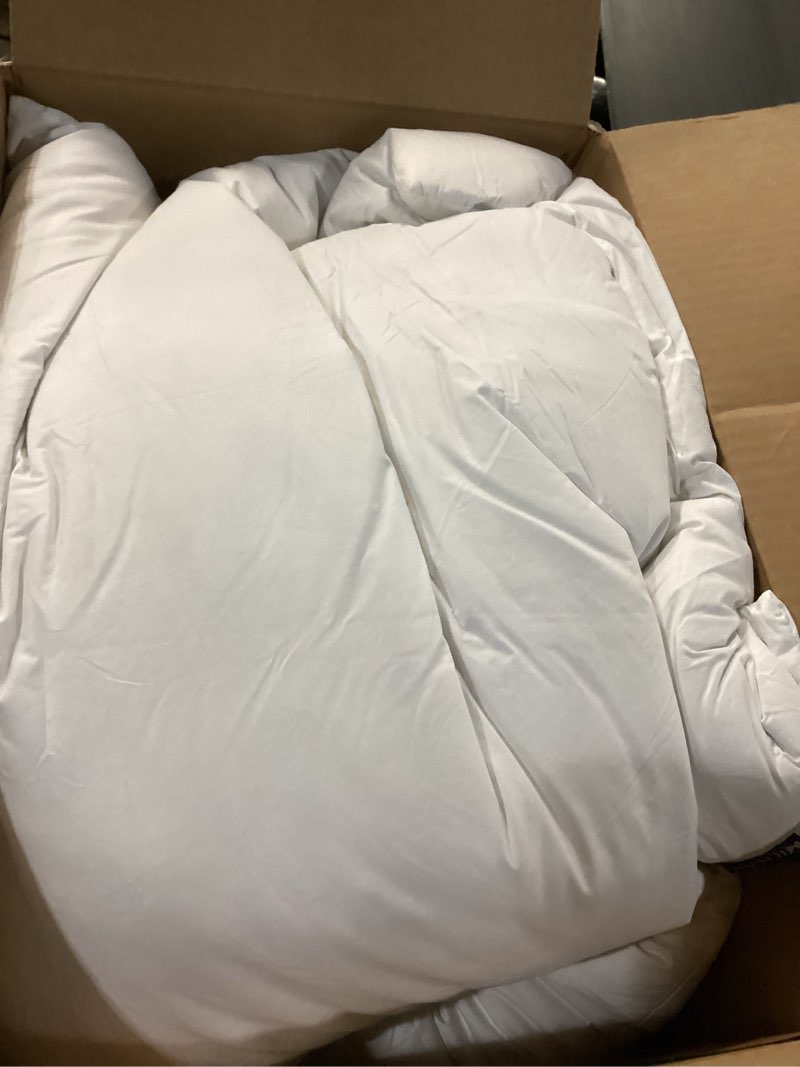Condition photo showing Good Condition for MIULEE 22x22 Pillow Inserts,Set of 2 Down Feather Throw Pillows for Couch Sofa Bed, Decorative Fluffy Throw Pillow Inserts Cotton Fabric,White 2 22x22 Inch