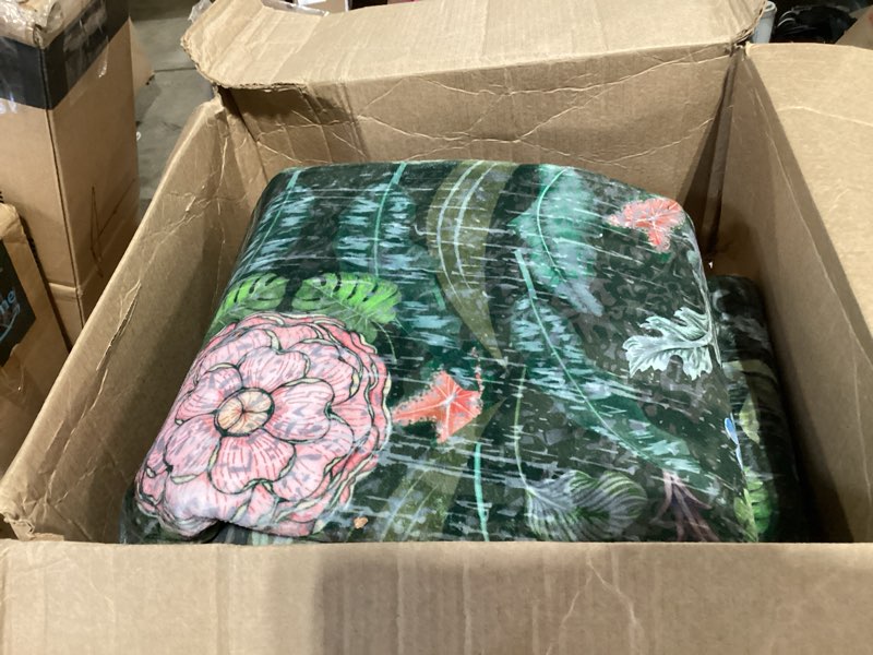 Condition photo showing As Is for amtovo 8x10 washable area rugs for living room, non-slip large soft boho floral vintage accent print carpet for bedroom dorm dining room farmhouse nursery playroom home office, dark green 8' x 10' (rectangular) dark green