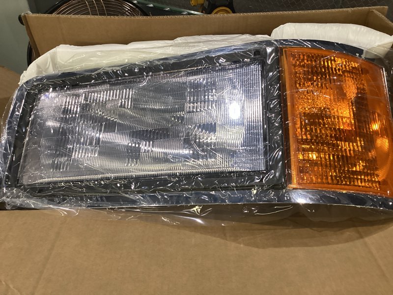 Condition photo showing Good Condition for left headlights for mack,replacement headlamp with turn signal bulb compatible with 1990-2006 mack ch600 ch612 ch613 cl600 cl700 semi trucks ?dot and sae approved, similar to stock photo