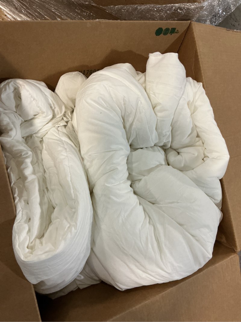 Condition photo showing As Is for bedsure full comforter set, white soft prewashed bedding for all seasons, 3 pieces gentlesoft™ bed set, 1 lightweight comforter (82"x86") and 2 pillowcases (20"x26") full(82"x86") 02 - white