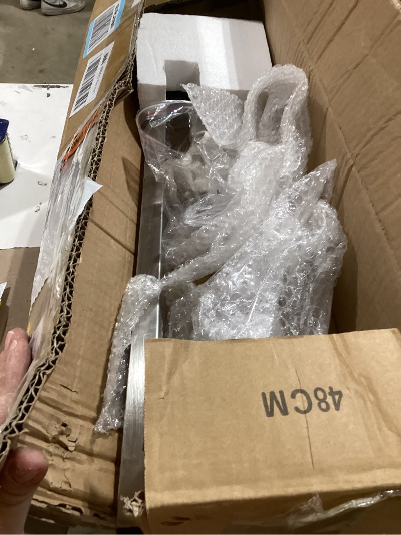 https://lotting-media.assets.bidfta.com/lotting_e4311c95-cab2-4969-9fda-0ac2a2e94169