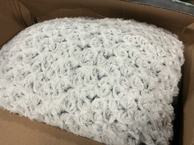 Condition photo showing Good Condition for pocblue deluxe washable xl dog bed dog crate mat 41 inch comfy fluffy kennel pad anti-slip for dogs up to 90 lbs, 41" x 27", grey 41.0"l x 27.0"w x 3.5"th grey