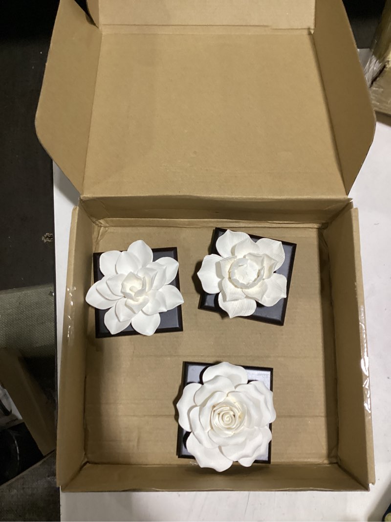 Condition photo showing Good Condition for 3 pcs passive essential oil diffuser stone set, magnolia lotus rose flower passive diffusers with wood base for car, desk, bedroom, home decor gift, no essential oil(black)