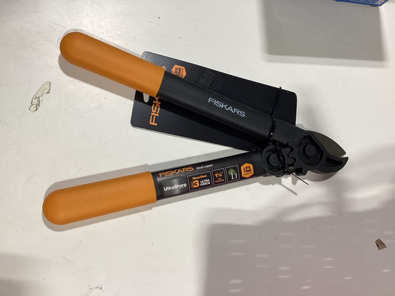 Condition photo showing Good Condition for fiskars ultrasharp 32-in steel anvil lopper