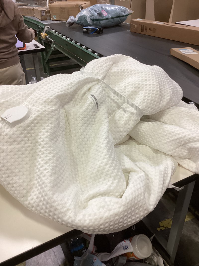 Condition photo showing Good Condition for Heated Blanket Queen Size with Wireless LCD Controller, Machine Washable Waffle Fast Heating Electric Throw Blankets, 6 Heat Levels & 2-10H Time Settings, ETL Certified, White, 84" x 90" White-waffle Queen 84"× 90"