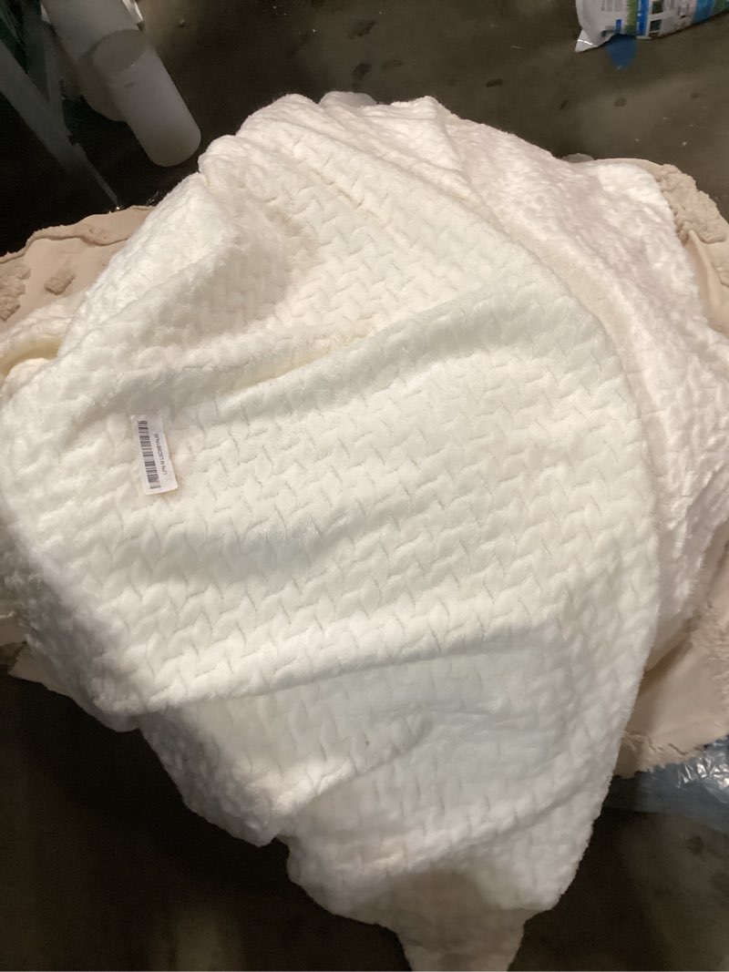 Condition photo showing As Is for Oversized King Fleece Blanket 120x120 Inches, Seamless Soft Cozy 3D Jacquard Flannel Blanket 10'x10' Extra Large for Bed, Sofa, Couch, Travel & Camping, California King Throw,Ivory Leaf Ivory White Leaf 120"x120"