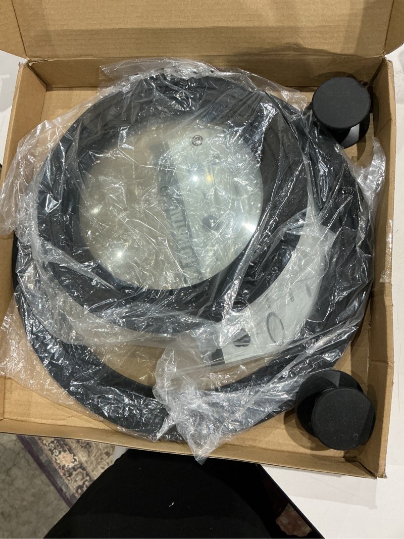 Condition photo showing Good Condition for universal lid for pots, pans and skillets - tempered glass lid with heat resistant silicone rim fits fit 7", 8" 9" & 10", 11", 12" diameter cookware, replacement lid for frying pan & cast iron skillet 7-8-9 & 10-11-12 inch
