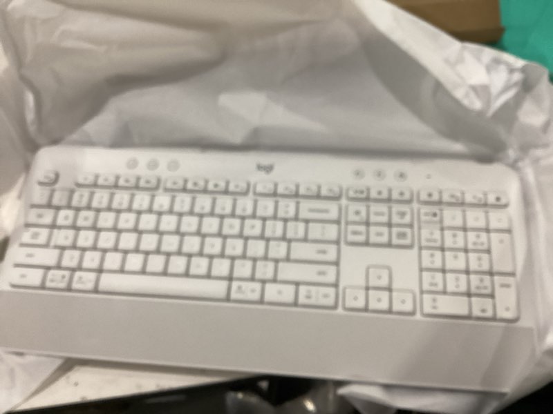 Condition photo showing New/Like New for logitech signature k650 comfort full-size wireless keyboard with wrist rest, ble bluetooth or logi bolt usb receiver, deep-cushioned keys, numpad, compatible with most os/pc/window/mac - off white keyboard off white